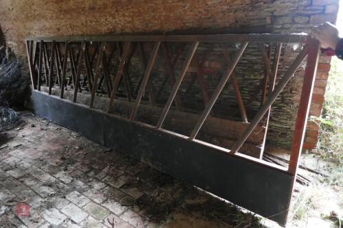 DIAGONAL CATTLE FEED BARRIER
