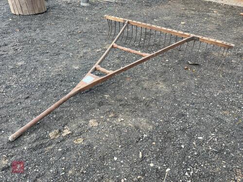 THATCH COMBING RAKE (67)