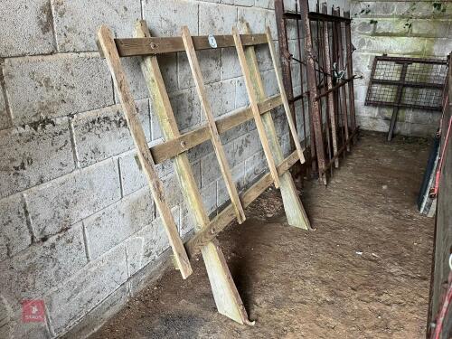 WOODEN TRAILER/CART LADE (71)