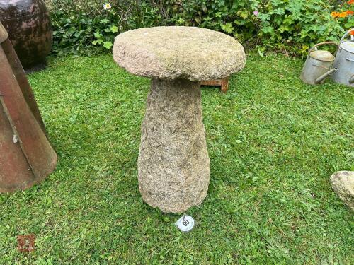 GRANITE STADDLE STONE (90)