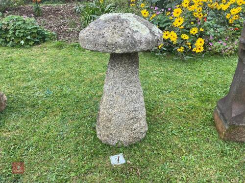 GRANITE STADDLE STONE (117)