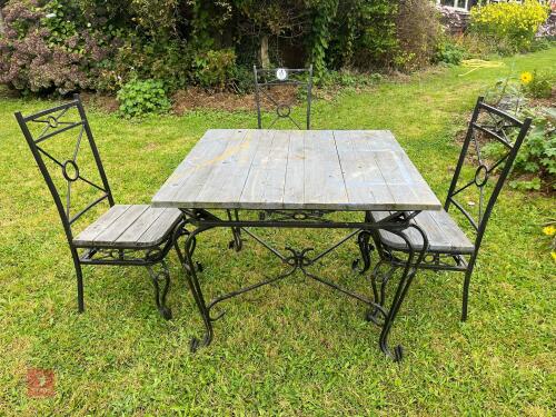 EXTERNAL TABLE & 3 CHAIRS (131)