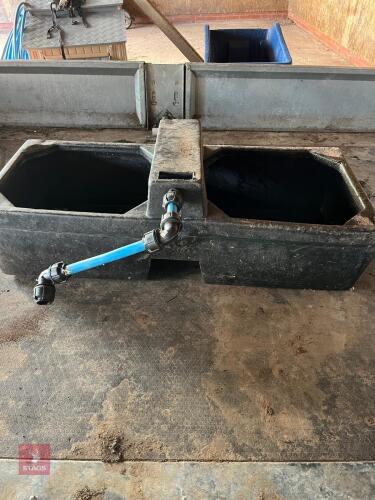 PLASTIC WATER DRINKER