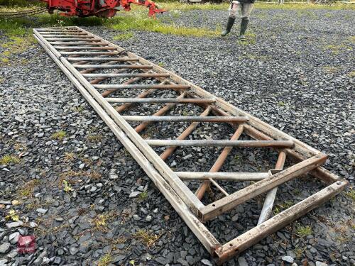 2 CATTLE FEED BARRIERS (5)