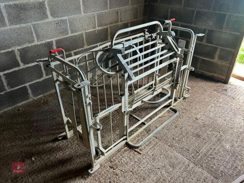 W.M IRONWORKS SHEEP ROLL-OVER CRATE