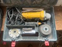 DEWALT D28113 DISC GRINDER - 3