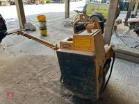 COMPAIR HOLMAN V44 VIBRATING ROLLER - 2