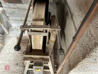 WOULDHAM LARGE GRINDING STONE - 5