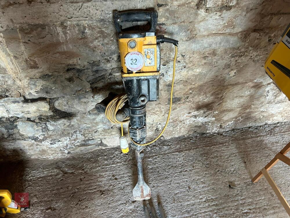 KANGO 900 BREAKER