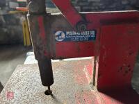 MUSTANG SLATE HOLE PUNCH - 3
