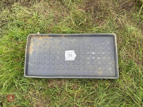 15 OBLONG CHICK TRAYS