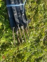 10 BLACK ELECTRIC FENCING STAKES - 3