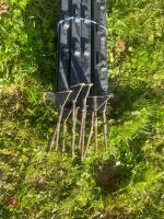 10 BLACK ELECTRIC FENCING STAKES - 3