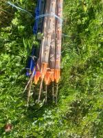 10 MIXED ELECTRIC FENCING STAKES - 2