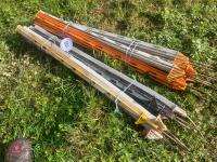20 MIXED ELECTRIC FENCING STAKES - 4