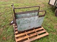 CALF DE-HORNING CRATE - 3