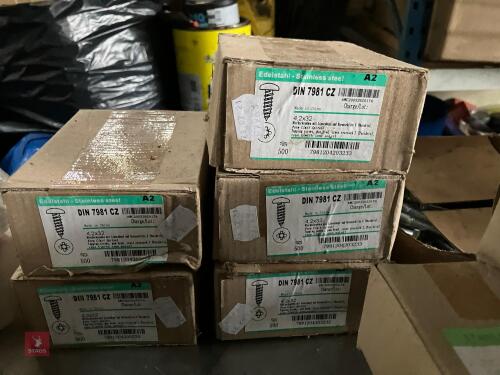 5 BOXES OF 4.2 X 32 WOOD SCREWS