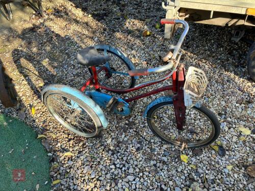 CHILDS VINTAGE TRICYCLE