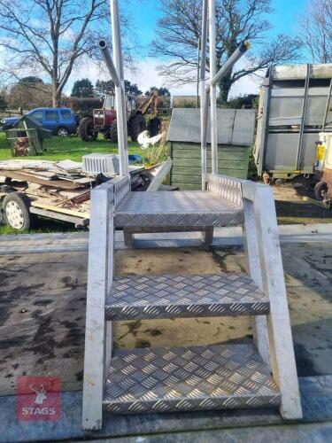 ALUMINUM BRIDGE STEPS
