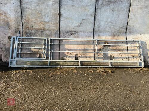 14' 6'' GALV GATED FEED BARRIER (56)