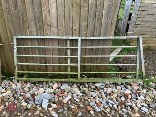 BATEMAN 2.4M SLIDING HURDLE (88)