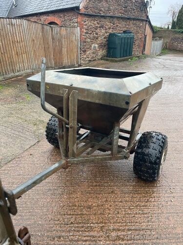 ROTA-FEED TRAILED SNACKER FEEDER