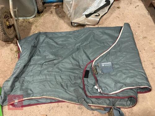 HORSEWARE 6' 6'' 250GSM STABLE RUG