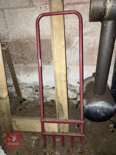 HAND LAWN AERATOR