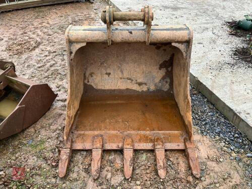 4&rsquo; DIGGING BUCKET (43)
