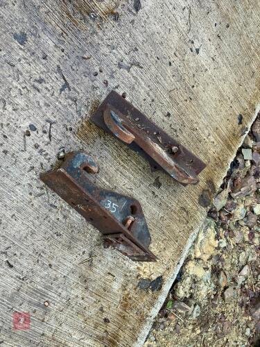 PAIR OF JCB Q-FIT BRACKETS (35)