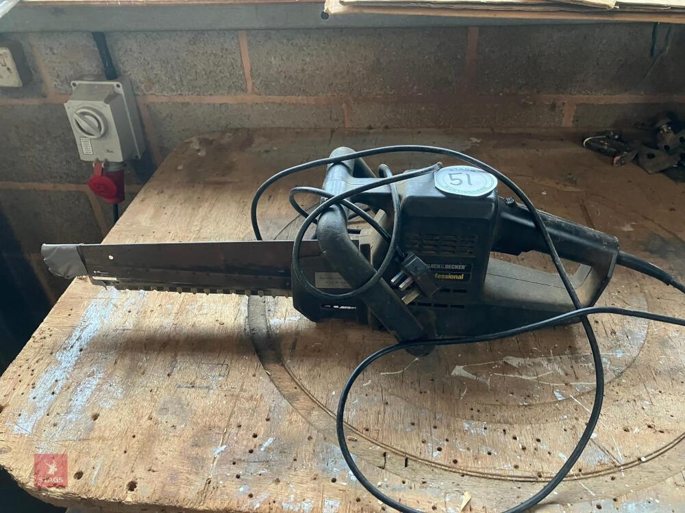 B & D ALLIGATOR SAW