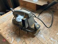 BLACK & DECKER BELT SANDER - 2