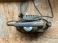 BLACK & DECKER BELT SANDER - 3