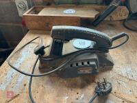 BLACK & DECKER BELT SANDER - 5