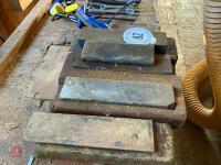 SHARPENING STONES/BLOCKS ETC - 4