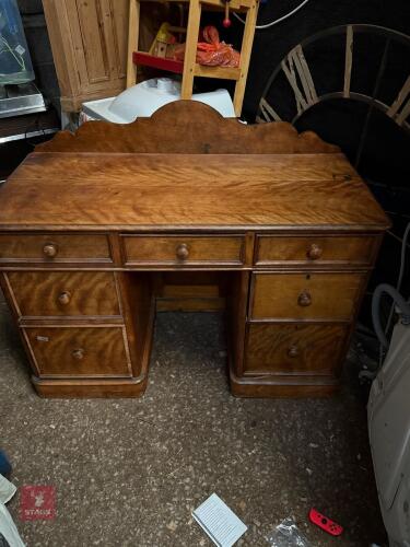 WOODEN DESK