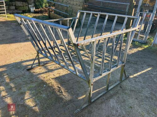 GALVANSIED CRADLE BALE FEEDER (38)