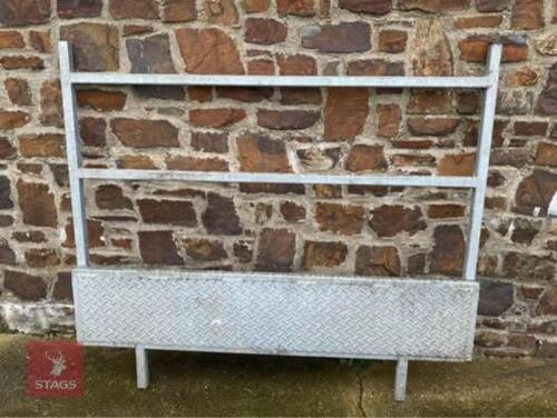 M&E TRAILER HEADBOARD & LADDER RACK
