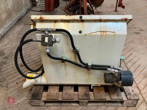 AUGER HOPPER/TRANSFER BOX