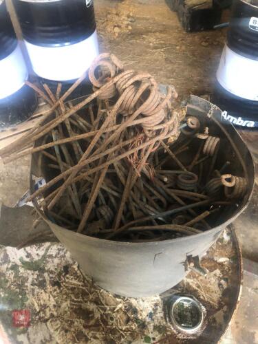 BUCKET OF NICHOLSON SIDE RAKE TINES