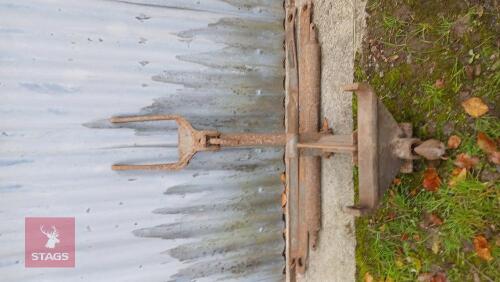 MASSEY FERGUSON PICK UP HITCH