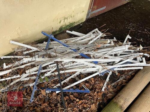 LARGE QTY OF PLASTIC FENCING STAKES