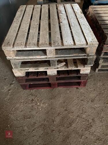 5 DRY STORED WOODEN PALLETS