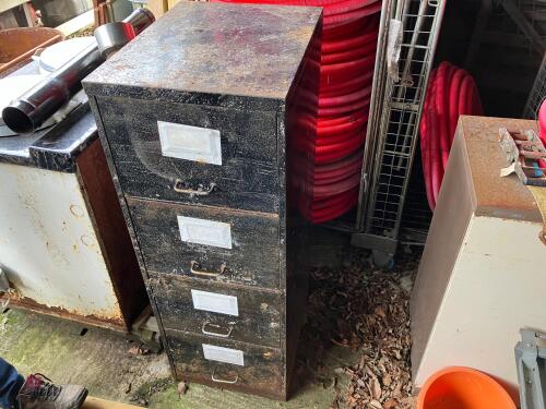 4 DRAWER FILING CABINET & METAL CABINET