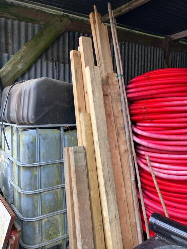 14 MIXED LENGTHS OF TIMBER
