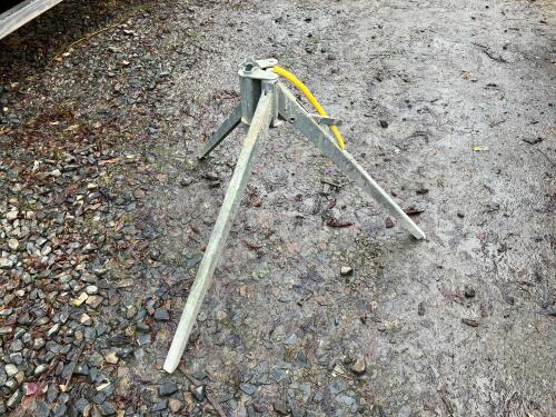 DOKA FOLDING TRIPOD POST HOLDER