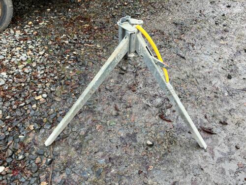 DOKA FOLDING TRIPOD POST HOLDER