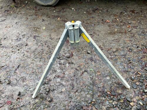 DOKA FOLDING TRIPOD POST HOLDER