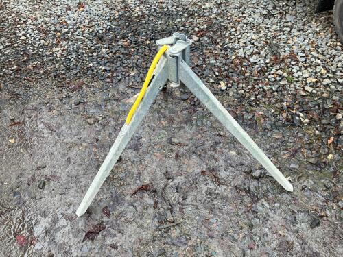 DOKA FOLDING TRIPOD POST HOLDER
