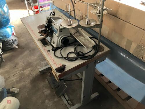 SINGER SOWING MACHINE & TABLE